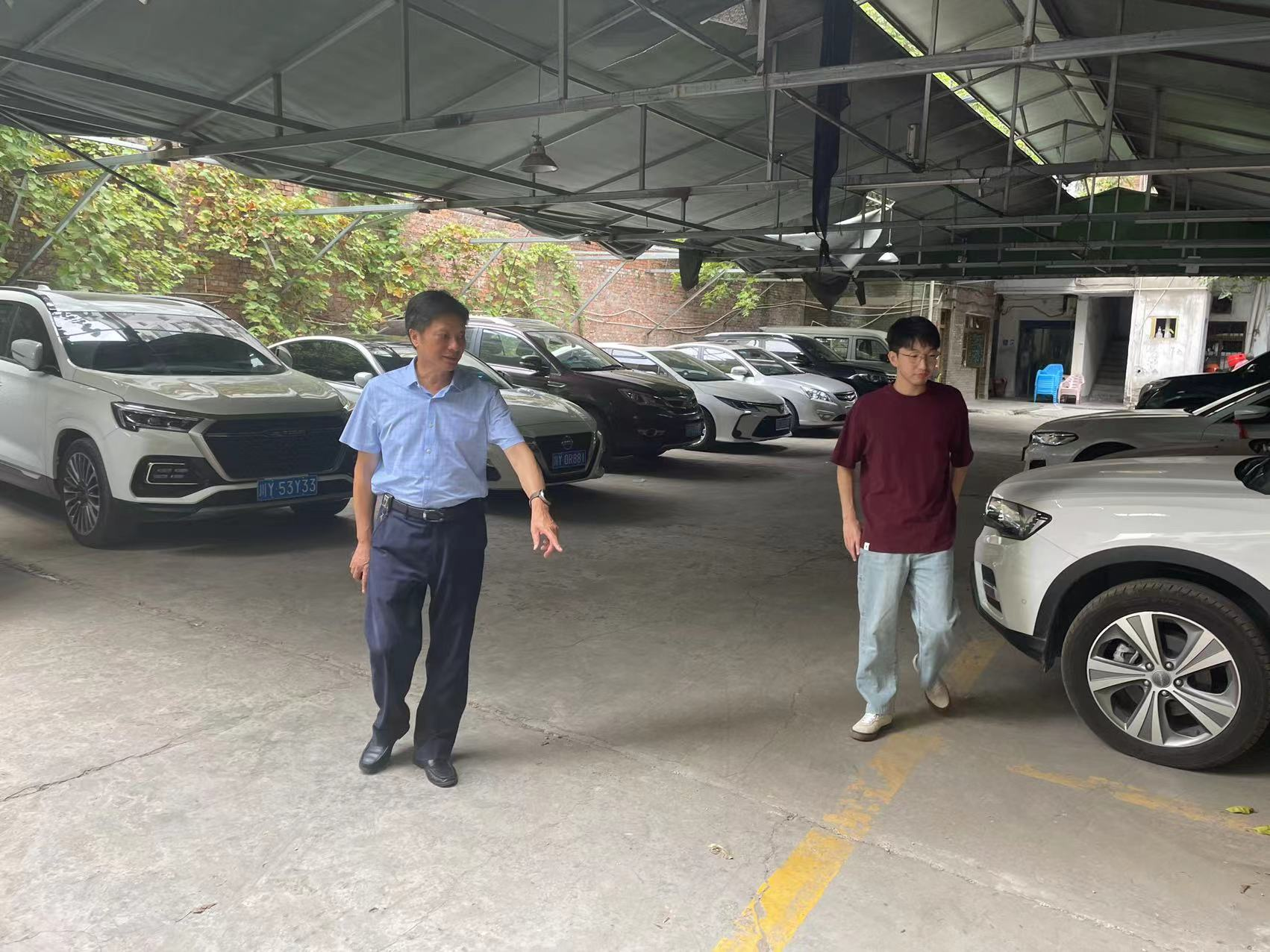 集團(tuán)黨委書記、董事長(zhǎng)許大政深入 “包?！鄙鐓^(qū)開展創(chuàng)文督導(dǎo)工作