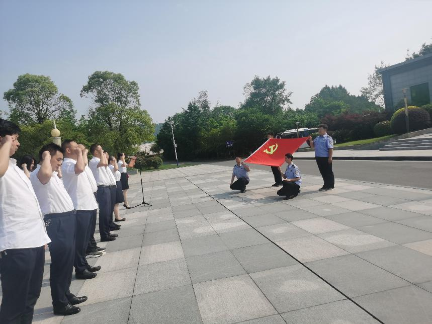 走進(jìn)廉政教育基地，以案為鑒警鐘長(zhǎng)鳴